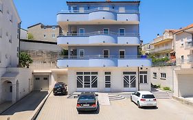 Apartments Anamarija